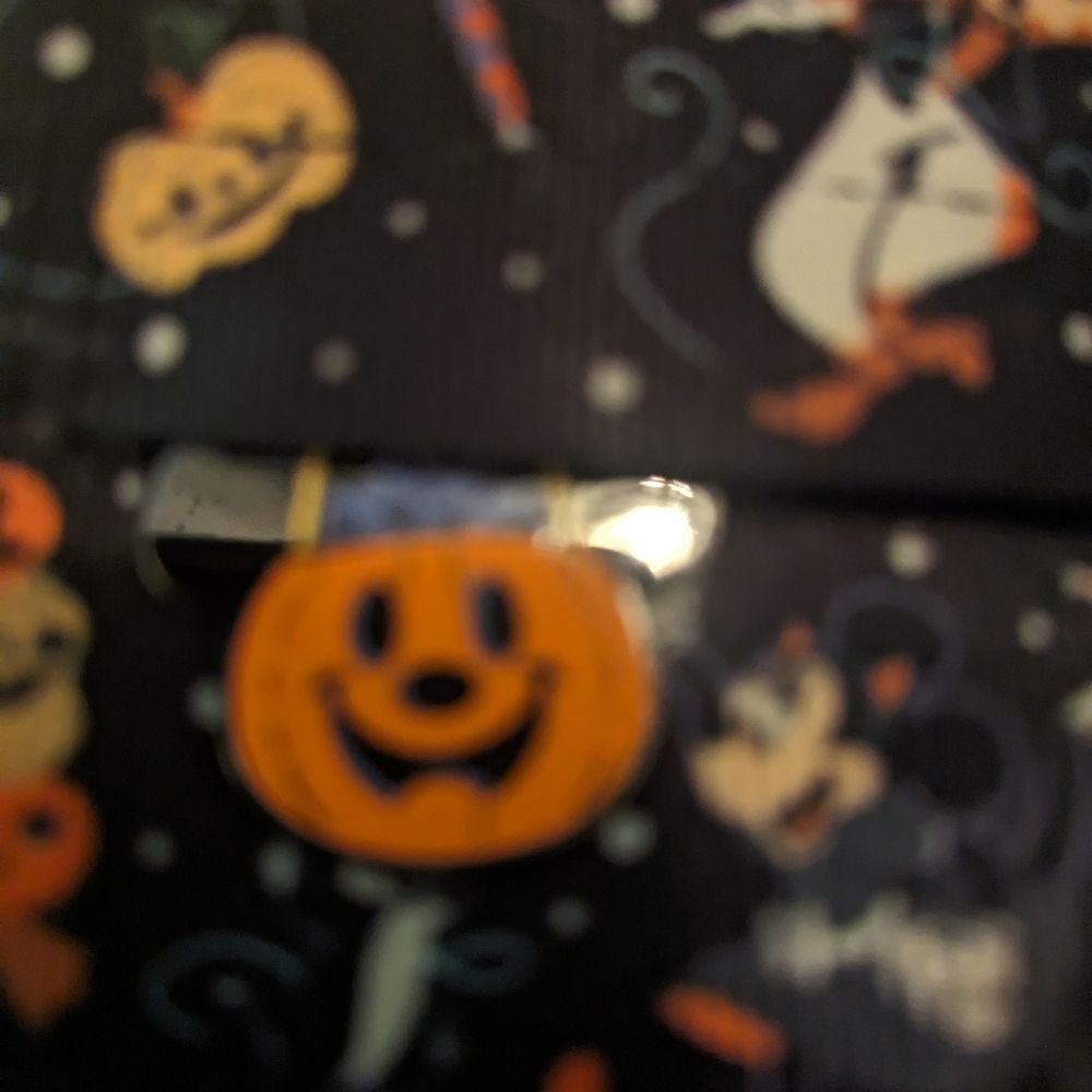Disney Parks Harveys 2021
Halloween Mickey And Friends
Crossbody Bag. - Picture 4 of 9
